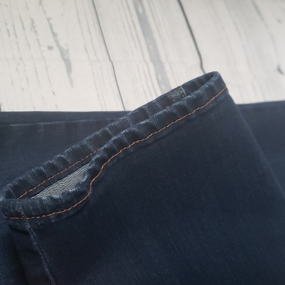 Vintage America Weekend Crop - Picture 5 of 10